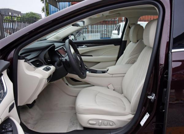 自駕遊買這三款轎車就行，空間大還舒適，跑得越快越省油