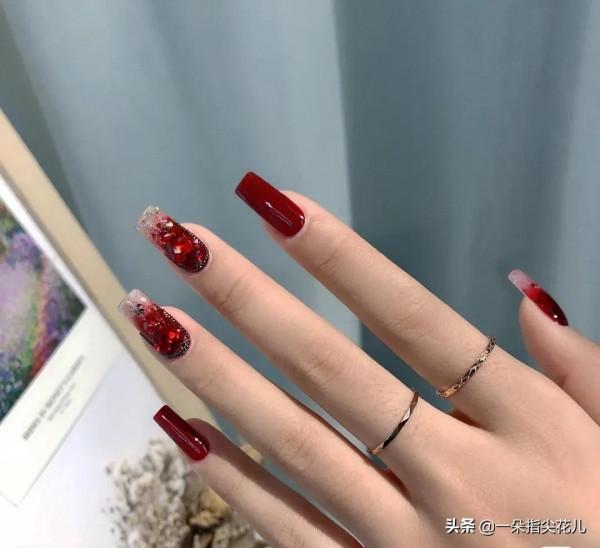 分享10款紅色系新年美甲第一篇，過年一定要美美的，喜歡記得收藏