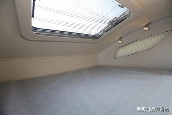 單拓展的房車見多了,橫床變豎床,這種佈局的你見過嗎? 單拓展的房車見多了,橫床變豎床,這種佈局的你見過嗎?
