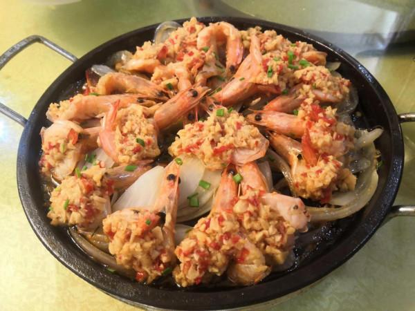 丈母孃生日請客吃飯，9個人點了7菜1湯，妻嫂：這女婿真會來事