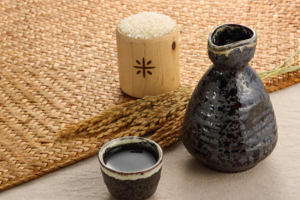 每天喝二兩白酒與滴酒不沾,哪種人更健康?醫生說出實情,瞭解下 每天喝二兩白酒與滴酒不沾,哪種人更健康?醫生說出實情,瞭解下