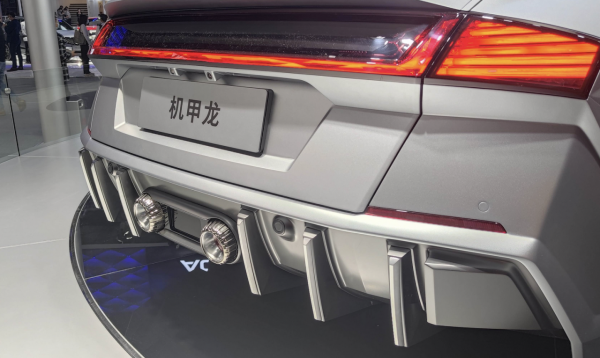 汽車界的BUG，新能源汽車！最新i4與沙龍機甲龍如何選擇