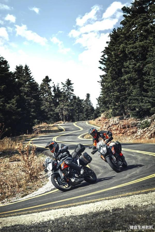 KTM 390 ADV迎來首次更新,升級電控、最佳化輪轂,還有賽道版花 KTM 390 ADV迎來首次更新,升級電控、最佳化輪轂,還有賽道版花
