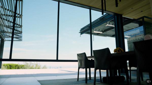 3.5億山頂豪宅佔地2.2畝 屋主竟然為豪車建了個展廳