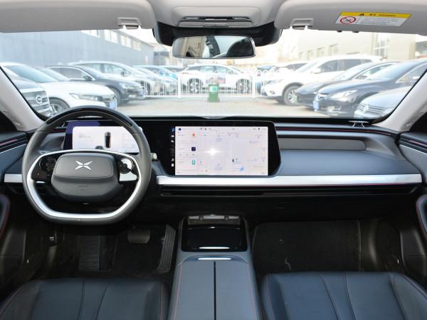 老牌豪華奧迪A4(進口)對比新生力量小鵬P7，會擦出怎樣的火花呢？