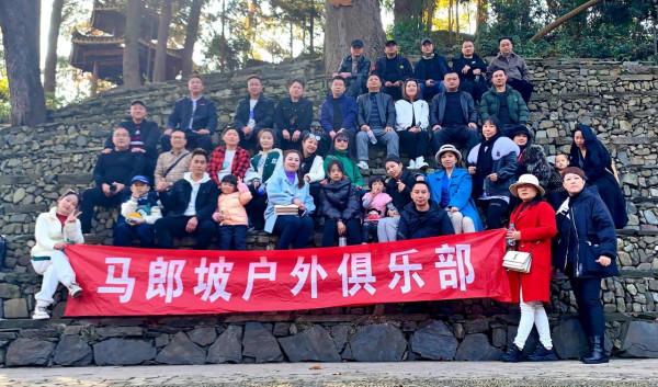 昨天有一夥人在這裡幹……