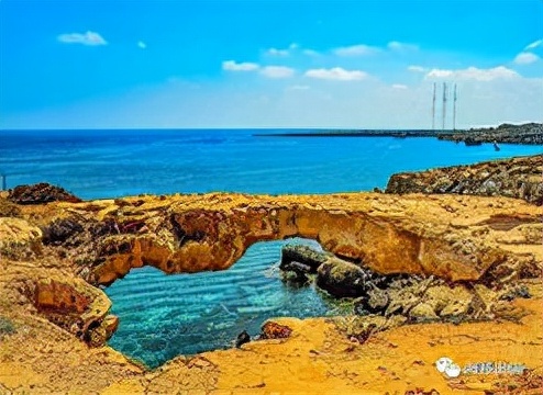 世界風光欣賞——塞普勒斯格雷科岬角處的海岸線