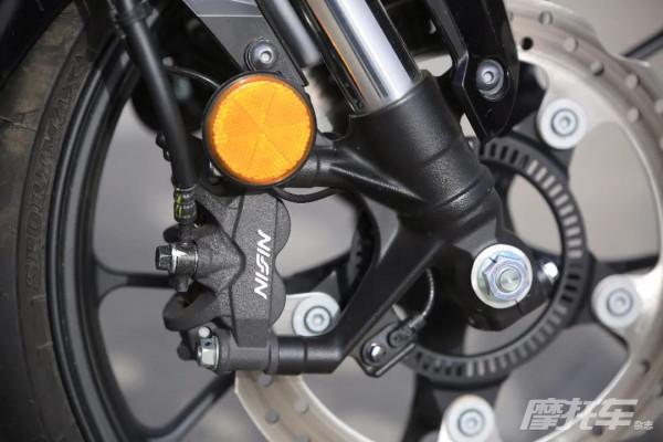 中杯“咖啡”嘗一下,實拍解析Honda CB300R 中杯“咖啡”嘗一下,實拍解析Honda CB300R