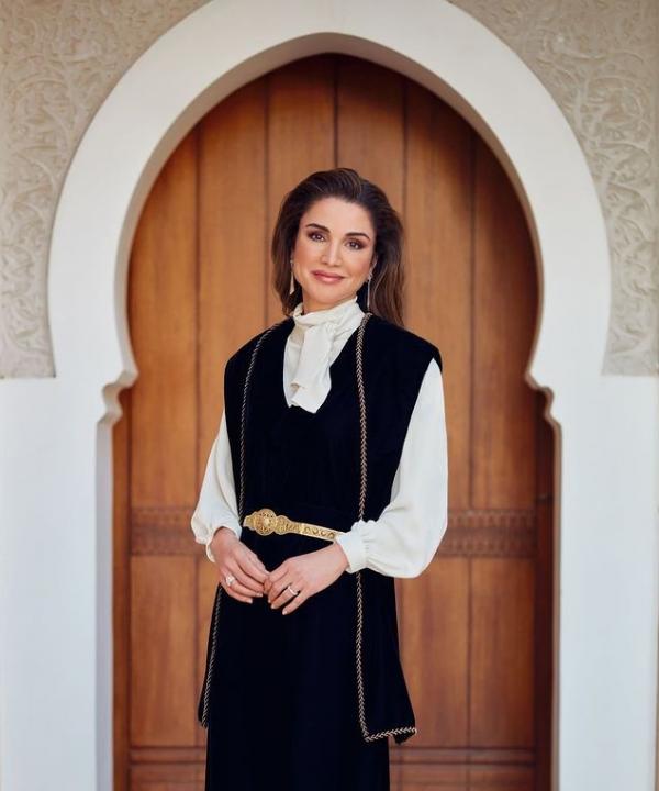 51歲約旦王后:和萊蒂齊亞同框像雙生姐妹,大度接納逃婚的小姑子 51歲約旦王后:和萊蒂齊亞同框像雙生姐妹,大度接納逃婚的小姑子