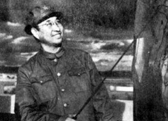 1950年，胡志明到中國搬救兵，主席問他要多少兵，胡：我只要陳賡