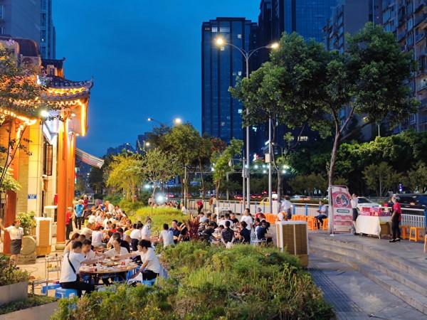 重慶人吃火鍋的姿勢，你真的學不會