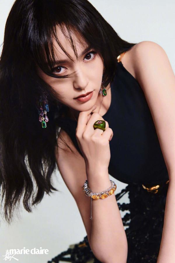 眾女星十一月刊公佈，唐嫣美人魚，熱巴藝術感，楊冪短髮翻車了？