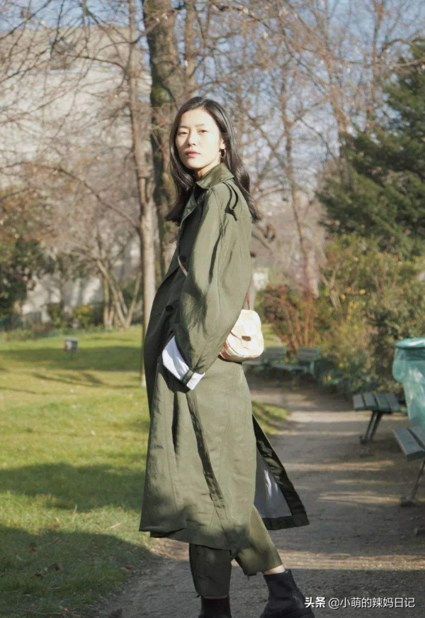 長外套&plus;闊腿褲&equals;&OpenCurlyDoubleQuote;大女人風&rdquo;穿搭！高階有氣場，劉雯劉濤都上頭