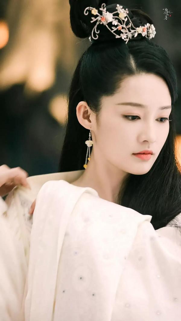 李沁，好貴典雅，是得不到的女人