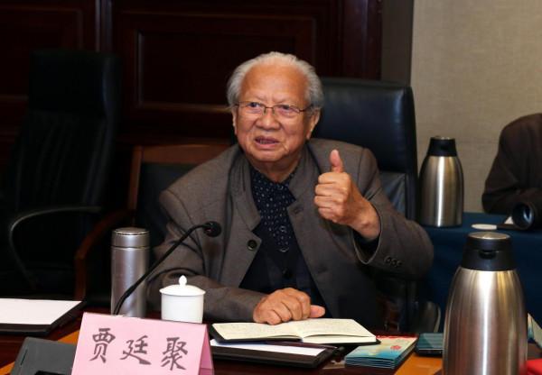 從藝40餘年演了50餘部戲，“做人做事，她都是標杆”