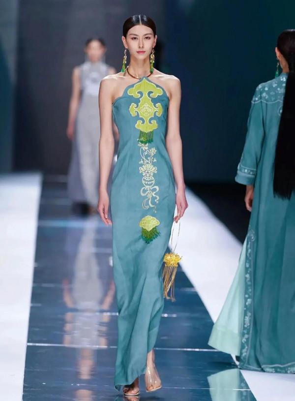 國際超模大賽冠軍鄧婧宣，端莊 大氣 還柔和，這才是中國式美麗