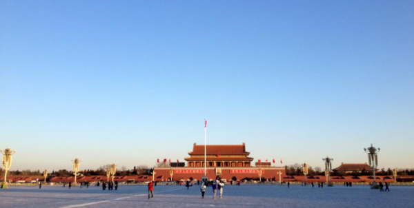 北平被60萬噸垃圾覆蓋，天安門也破爛不堪，臨近開國大典如何應對