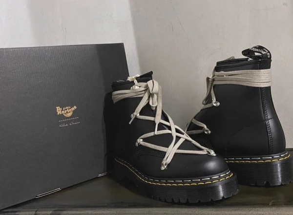 瘋狂聯名的 Dr.martens,復古鞋靴流行化後的穿搭為何這麼討喜? 瘋狂聯名的 Dr.martens,復古鞋靴流行化後的穿搭為何這麼討喜?