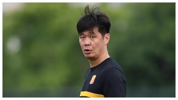 上午9點!權威媒體曝出爭議猛料:李霄鵬遭重大打擊,球迷吐槽聲一片