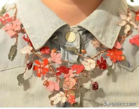 指甲油過期了或不想用了，那就用來做花花飾品吧，