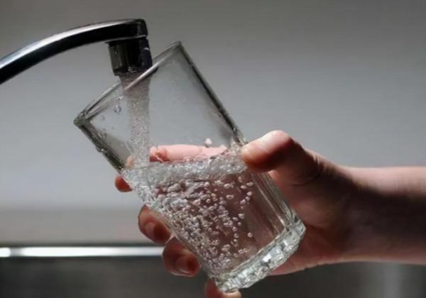 只喝燒開的自來水，不喝桶裝水、不買礦泉水，對身體好不好