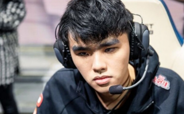 奪冠狂歡後的“選手搶親大戰” 奪冠狂歡後的“選手搶親大戰”