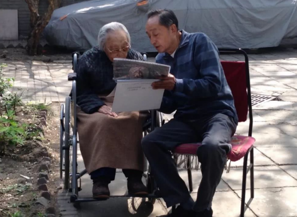 至今仍健在的紅軍奶奶，丈夫是上將，兒子是少將，姐夫是元帥