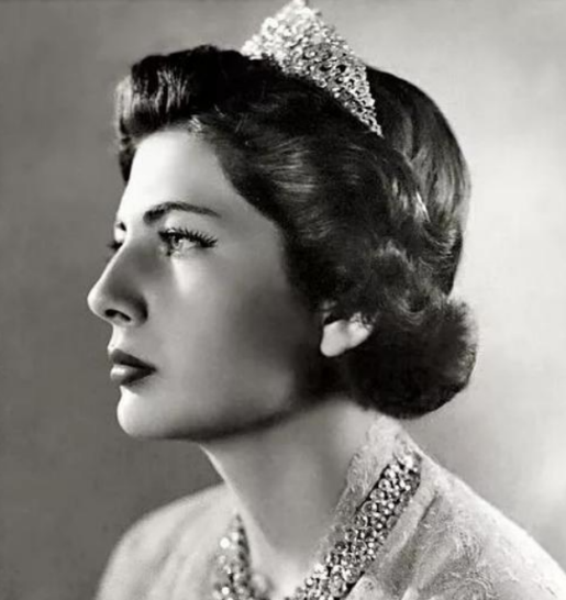 伊朗美豔王后：18歲被寵上天，30公斤婚紗鑲滿珠寶，8年不孕被棄