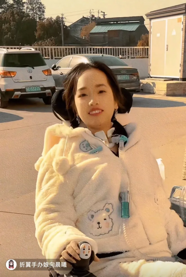 全身癱瘓的90後，玩粘土火上熱搜：我不是廢人，也絕不認輸