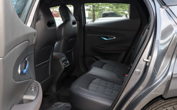 長安UNI-T的2&period;0T地表最強？緊湊級&plus;390牛&CenterDot;米的扭矩確實夠看