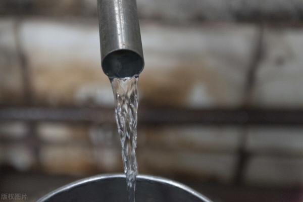 儲存白酒的竅門，不會“跑酒”，越陳越香，家裡白酒多要學會