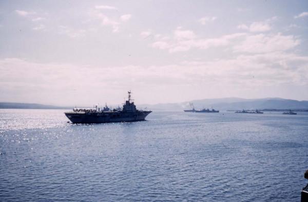 1942年，英軍艦準備擊沉德軍艦，突然發射的魚雷拐回來了
