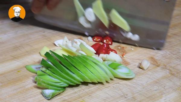 紅燒雞腿有人焯水有人直接炒，都不對，教你正確做法，太香了