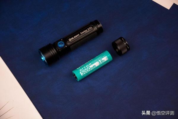 功能超強的手電：3D轉輪+無極調光+超高亮度，傲雷探索家3 Pro評測