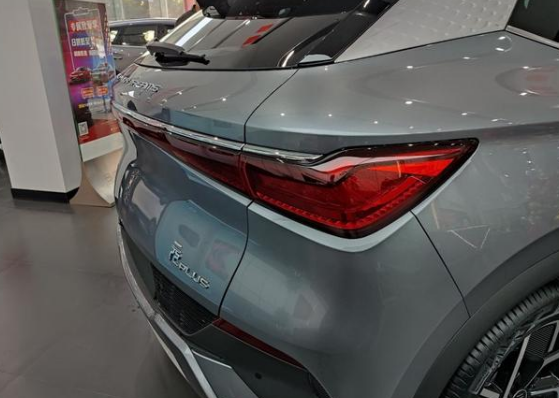 比亞迪元PLUS到店！13&period;28萬起軸距2米72，龍顏3&period;0設計，不香嗎？