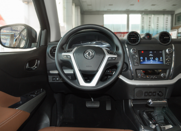 日產技術,達喀爾塗裝,絞盤涉水喉都有!這款柴油越野皮卡有點強 日產技術,達喀爾塗裝,絞盤涉水喉都有!這款柴油越野皮卡有點強