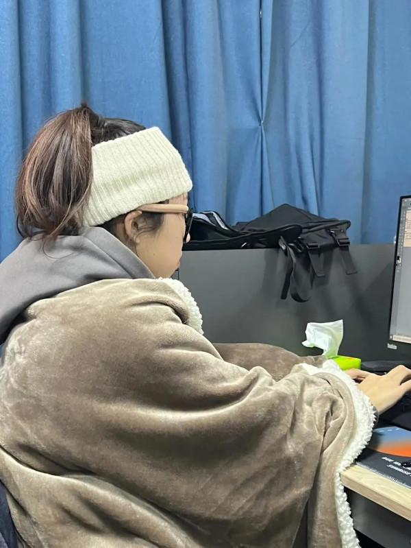 賈玲這張紅毯照太可了