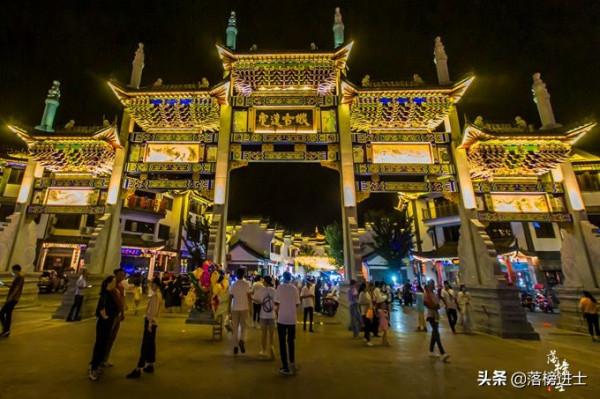 安徽滁州有一座定遠古城,有1500多年曆史,晚上比白天還熱鬧 安徽滁州有一座定遠古城,有1500多年曆史,晚上比白天還熱鬧