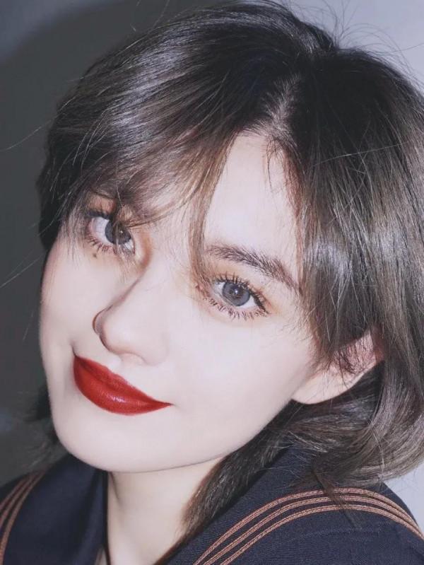 為2021年秋冬而生的口紅 濃郁茶棕 焦糖栗子 煙燻玫瑰 高階顯白不踩雷