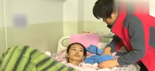 妻子身患絕症癱瘓在床,丈夫狠心送來壽衣,直言:不治了!紀錄片 妻子身患絕症癱瘓在床,丈夫狠心送來壽衣,直言:不治了!紀錄片