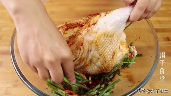 電飯煲燒雞,不加一滴水,肉鮮味美,軟爛不膩,出鍋饞得流口水 電飯煲燒雞,不加一滴水,肉鮮味美,軟爛不膩,出鍋饞得流口水