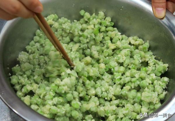 豆角粒打入一個雞蛋，廚師長教你蒸豆角技巧，不粘連不坨塊又清脆