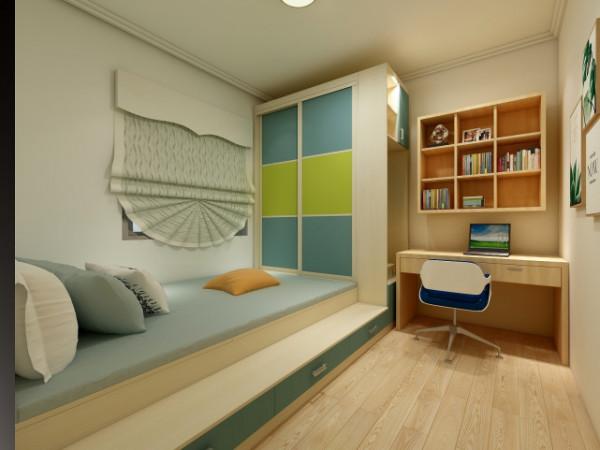 121平簡約風二居室沙發背景牆放3幅裝飾畫，使空間更為大氣