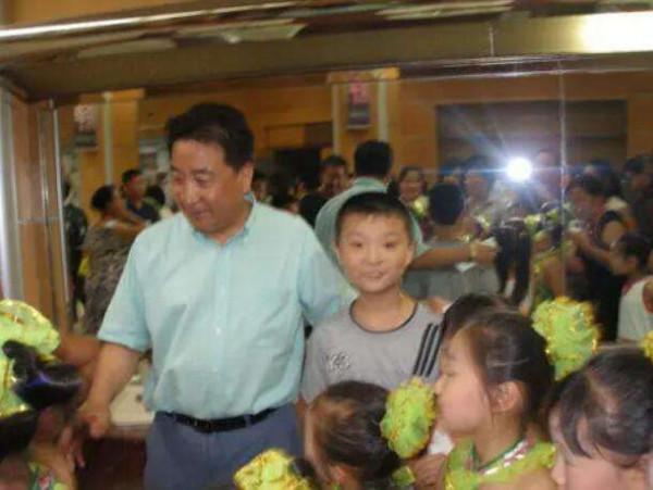 姜昆&colon;23年前不顧老婆反對收養6歲男孩，成名後還幫他尋找親生父母