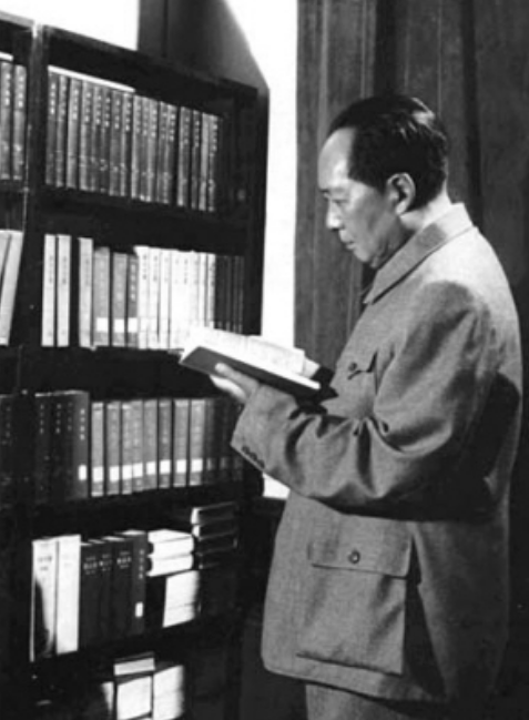 1950年李治進京求助毛主席，被警衛攔下，主席：他就是帶刀也能進