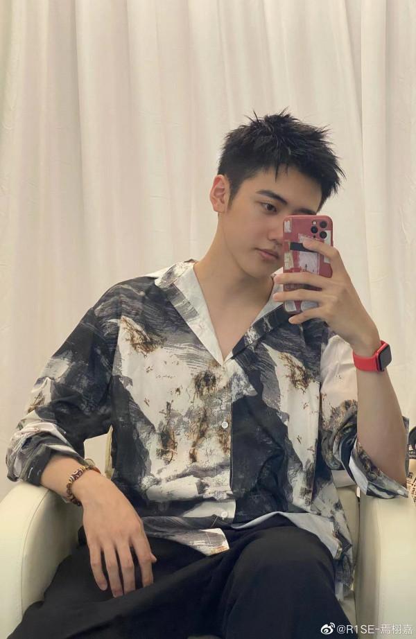 這屆95後 00後小花真難帶！盤點那些瘋狂談戀愛的95後小花