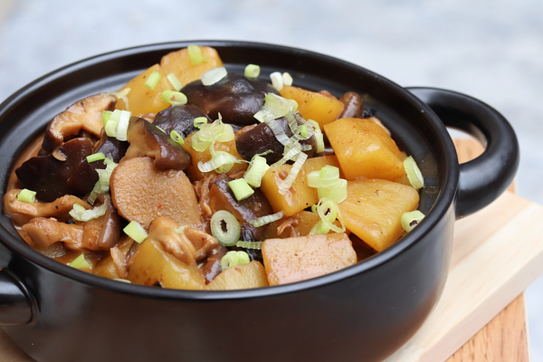 醬香土豆煲,解鎖土豆新吃法,醬香濃郁的下飯菜 醬香土豆煲,解鎖土豆新吃法,醬香濃郁的下飯菜