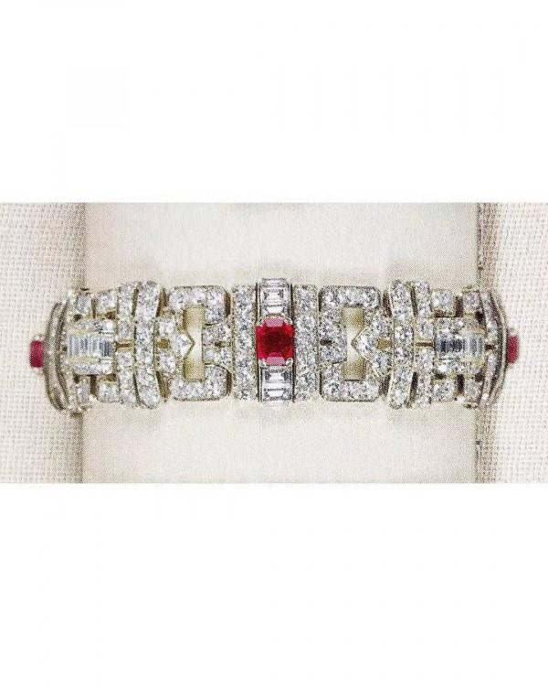 英女王的手鍊好精美，有條十幾歲就開始戴，還有個在她一歲照片上