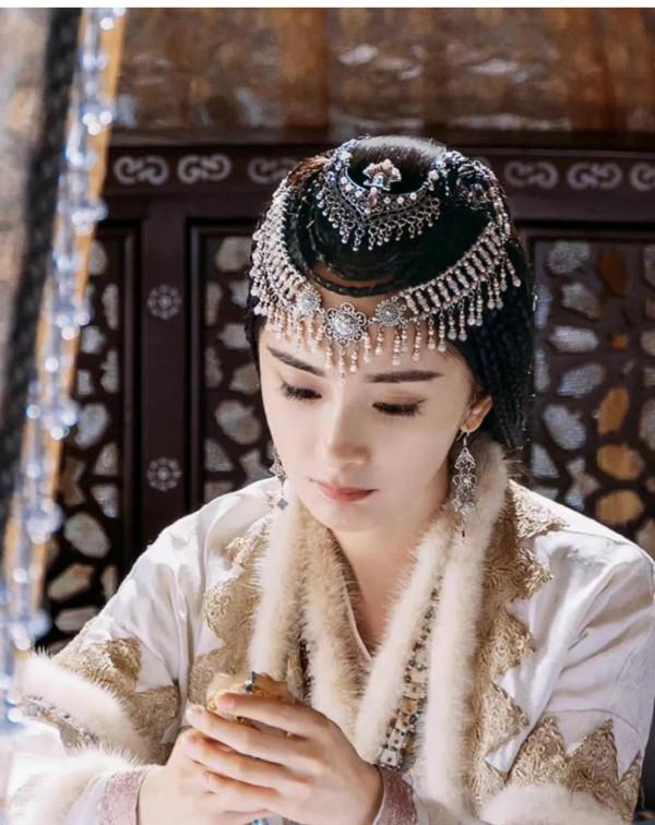 斛角夫人楊冪女扮男扮女？我暈了現在的電視劇真的是太會玩了