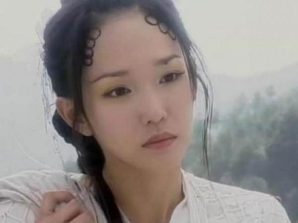 沒見過這麼“兇狠”的白素貞,不會演就別硬演,看看前輩怎麼演 沒見過這麼“兇狠”的白素貞,不會演就別硬演,看看前輩怎麼演